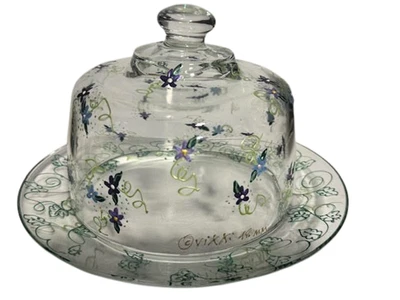 Plato de pastel de vidrio con cúpula pintado a mano azul púrpura floral firmado por artista pasteles de 6" Foto 1 de 4