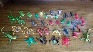 Menge 34 Gummi Kunststoff Insekten Käfer Echsen Spinnen Schlangen Spielzeug Figuren 1,5”-5” - Bild 1 von 8