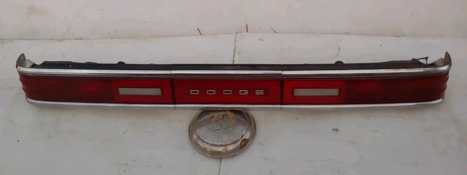 Conjunto de luz trasera Dodge Dynasty 1988-1993 OEM  Foto 1 de 4