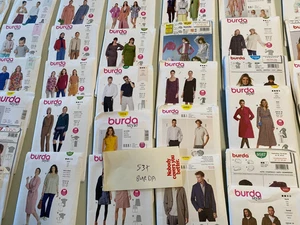 Lote a granel de 53+ patrones de costura BURDA sin cortar patrón de ropa para mujer - Imagen 1 de 15