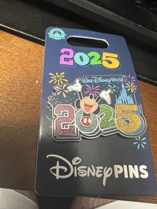 Prendedor 2025 Disney Parks Walt Disney World Castillo Mickey Mouse Año Fecha OE - Imagen 1 de 2