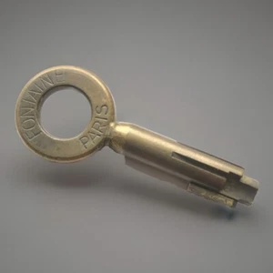 Vintage French  Hotel Key FONTAINE PARIS 43 4150 - Picture 1 of 6
