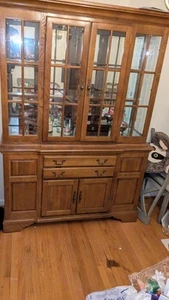 Pristine Vintage Oak China Cabinet - Picture 1 of 2