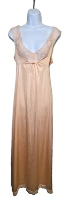 Camisón Largo Dirndl Vanity Fair Antrón Nylon Crochet Encaje Talla S Melocotón Años 70 De Colección Foto 1 de 4