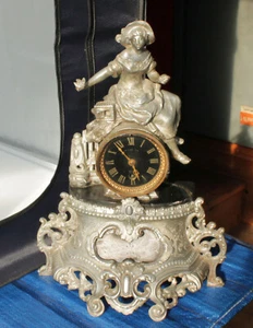 X311 - Fantastico orologio da camino, antico, motivo "donne" **DECORAZIONE** - Foto 1 di 2