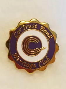 Prendedor de solapa vintage Cor Trust Bank Heritage Club - Imagen 1 de 3