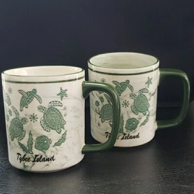 Qtde 2 canecas de café Tybee Island branco verde redemoinho tartarugas peixe - Imagem 1 de 4