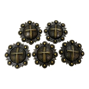 Juego de 5 conchos Western Cross and Berry, 1-1/2"" tornillo trasero, 38 mm - Imagen 1 de 8