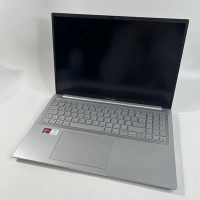 Laptop ASUS Vivobook M1603Q 16X 16 pulgadas AMD Ryzen 5 5600H 16 GB 512 GB SSD - Plateada Foto 1 de 4