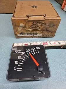 1671689C2 NEW OEM INTERNATIONAL SQUARE TACHOMETER GAUGE - Picture 1 of 6