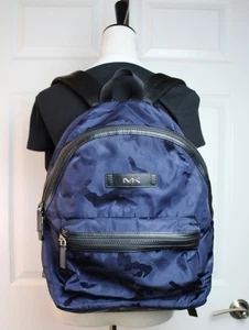 Mochila MK Michael Kors Azul Marino Estampado Camuflaje Nylon Jacquard Satinado Unisex En muy buen estado - Imagen 1 de 15