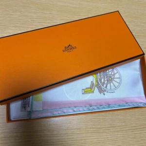 Sciarpa Hermes in seta Carre 45 voitures Exquises multicolore con scatola mai usata. - Foto 1 di 6