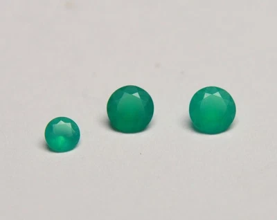 LOT OF 3 X GREEN EMERALD ROUND GEMSTONES - Image 1 of 4
