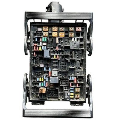 2018 GMC Yukon 6.2L Engine Fuse Box 15 16 17 18 19 20 OEM 84114437 Foto 1 de 4