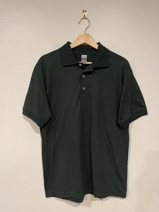 Polo Gildan para hombre verde oscuro mezcla seca extra grande XL - Imagen 1 de 2