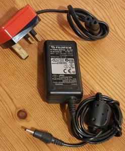 Genuine FUJIFILM AC Power Adapter AC-3VW + UK 3 Power cable / FREE UK P&P - Picture 1 of 3