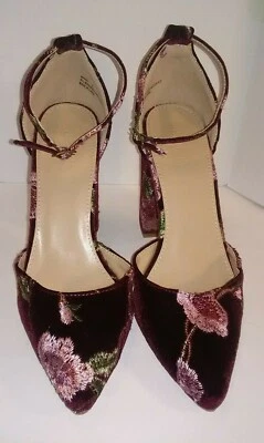 Zapatos bordados Charlotte Russe para mujer elegantes talla 9 Foto 1 de 4