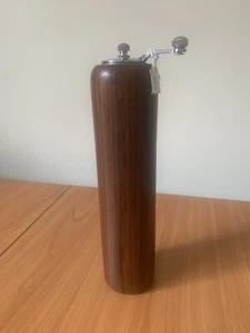 Tasmania Hand Made Pepper Mill, Sassafras Timber (Dark Brown), Timber Over 300yo - Picture 1 of 3