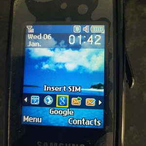Vintage Classic Samsung Slide Phone GT E2550 Mobile Phone Retro Style Charger - Picture 1 of 9