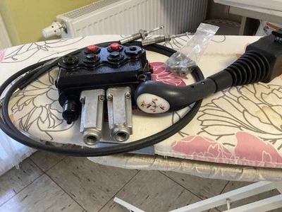 WALVOIL Frontladersteuergerät SD11/2 mit Kreuzhebel + Seilzug 75L/315bar 1500mm - Bild 1 von 3