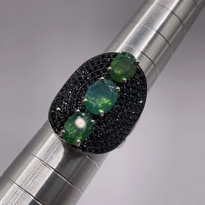 Large Sterling Silver Green Peridot and Pavé Marquisite Ring Size 4 (4.89g ) - Image 1 of 4