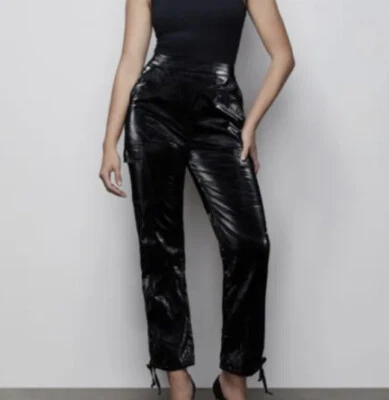 Pantalones Good American The Paper Cargo charol talla 2 medianos negros $170 vacaciones Foto 1 de 4