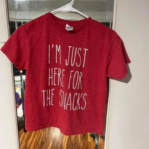 Camiseta gráfica roja y blanca #graphictee - Imagen 1 de 2