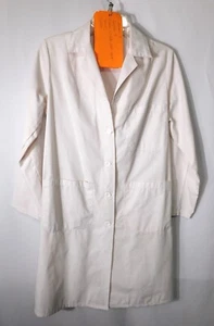 "HERO" SARA'S LAB COAT SEEN ON SCREEN IN THE TV SERIES "LEGENDS OF TOMORROW"!! - Picture 1 of 5