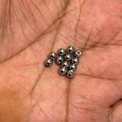 12Pcs Surgical Steel 14g Externally Threaded SMALL 4mm Spare Balls. - Image 1 of 2