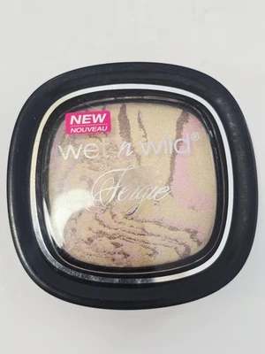 Wet N Wild Fergie Centerstage Collection AO65 Hollywood Blvd. 0.4oz - Image 1 of 4