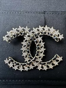 CHANEL 23C GOLD TONE LARGE CC LOGO CRYSTAL STARS LEATHER CHAIN LINK BROOCH PIN - Picture 1 of 12