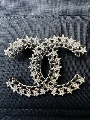 CHANEL 23C ORO GRANDE CC LOGO ESTRELLAS DE CRISTAL CUERO CADENA ESLABÓN BROCHE PRENDEDOR NUEVO Foto 1 de 4