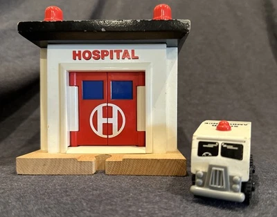 Curva de aprendizaje de madera Thomas Train Sodor ¡Hospital de rescate!  Ambulancia! 2002. Foto 1 de 4
