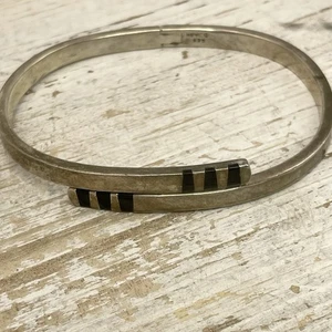 Pulsera superpuesta México con incrustaciones de ónix de plata de ley 925 24,35 g 8" con bisagras de colección - Imagen 1 de 8