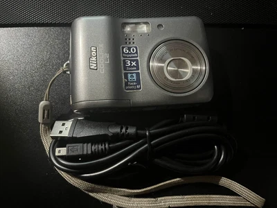Nikon COOLPIX L2 6.0MP Digital Camera Silver - Image 1 of 3