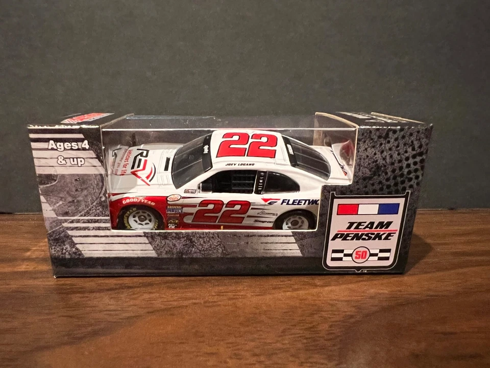 Joey Logano 2016 No22 REV Fleetwood RV Ford Mustang 1:64 NASCAR Xfinity - Изображение 1 из 3
