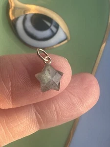 14k Yellow Gold Tiny Labradorite Star Charm Pendant ✨⭐️✨ - Imagen 1 de 10