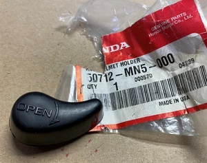 Honda OEM Black Helmet Holder Assembly Knob 88-00 GL1500 Gold Wing 50712-MN5-000 - Picture 1 of 1
