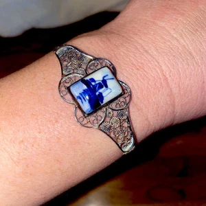 VINTAGE DELFT Blau Weiß PORZELLAN WINDMÜHLE ANSTECKNADEL Silber Filigran Rahmen Armband - Bild 1 von 4