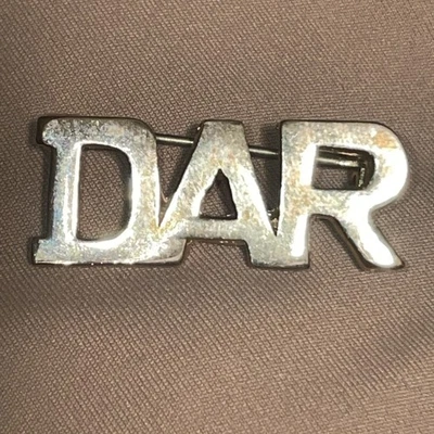 DAR Pin Brooch Gold-Tone Daughters of the American Revolution - Image 1 of 2