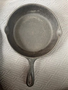 SK 5 2 3 NOTCH HEAT RING CAST IRON SKILLET DOUBLE SPOUT VINTAGE - Picture 1 of 9