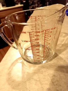 Anchor Hocking Measuring Cup 4 Cup / 1 Quart Glass Red Open Handle Spout Vtg - Picture 1 of 9