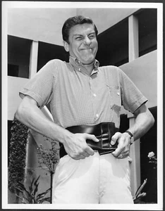 Dick Van Dyke 1965 Original Press Photo The Dick Van Dyke Show - Picture 1 of 2