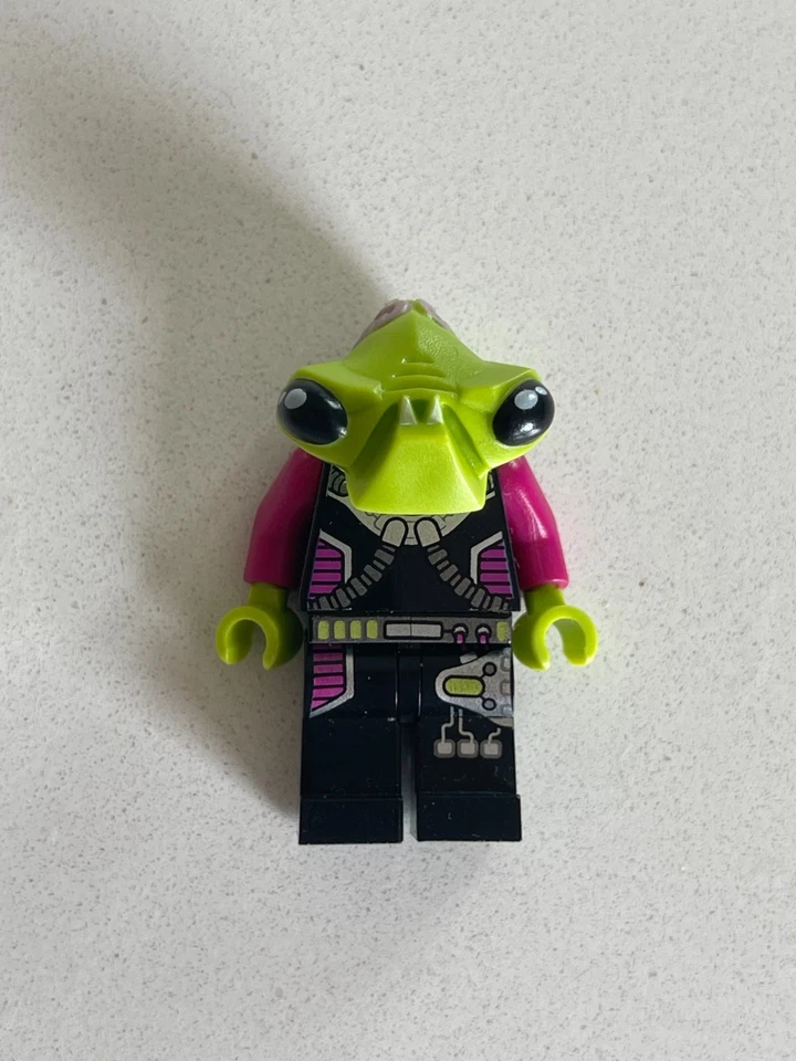 Alien Pilot | LEGO Alien Conquest Minifigures - Image 1 of 1