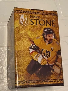 Statua Mark Stone Las Vegas Golden Knights The Golden Age nuova con scatola #61 NHL - Foto 1 di 4