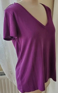 Bequemes T-Shirt von Oxxo - Weich - Stretch - V-Ausschnitt Violett - Gr. S / 36 - Bild 1 von 7