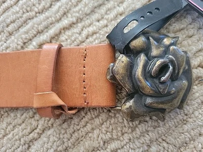 Cinturón de cuero para mujer Betsey Johnson metal rosa hebilla oro ojales L Foto 1 de 4