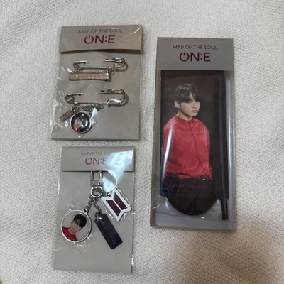 BTS Jungkook Mapa del Alma UNO Mini Bandera Pin Broche Juego de Llaveros Oficial Foto 1 de 2