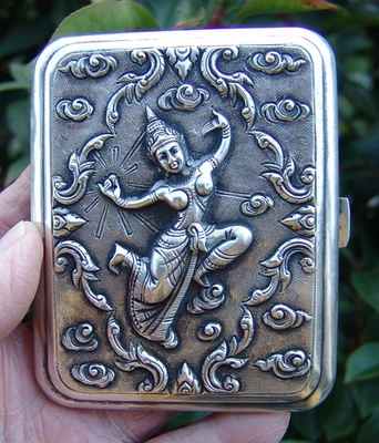 RARESHOCH RELIEFIERTES 925 STERLING SILBER ZIGARETTEN ETUI, SIAM, VOR 1939 - Bild 1 von 4