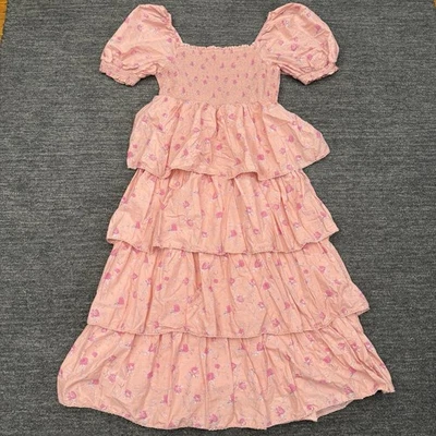 Vestido LoveShackFancy X Target Grande Simone Calado en Niveles Volantes Maxi Floral Foto 1 de 4